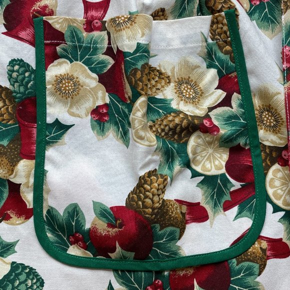 NWOT Cooking Apron w/Pocket & Attached Hand Towel, 100% Cotton, 22" x 20" + Ties - Picture 3 of 7